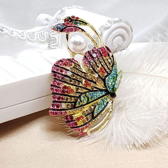 Brand New Rainbow Colour Rhinestone Butterfly Brooch Pin - Picture 2 of 4